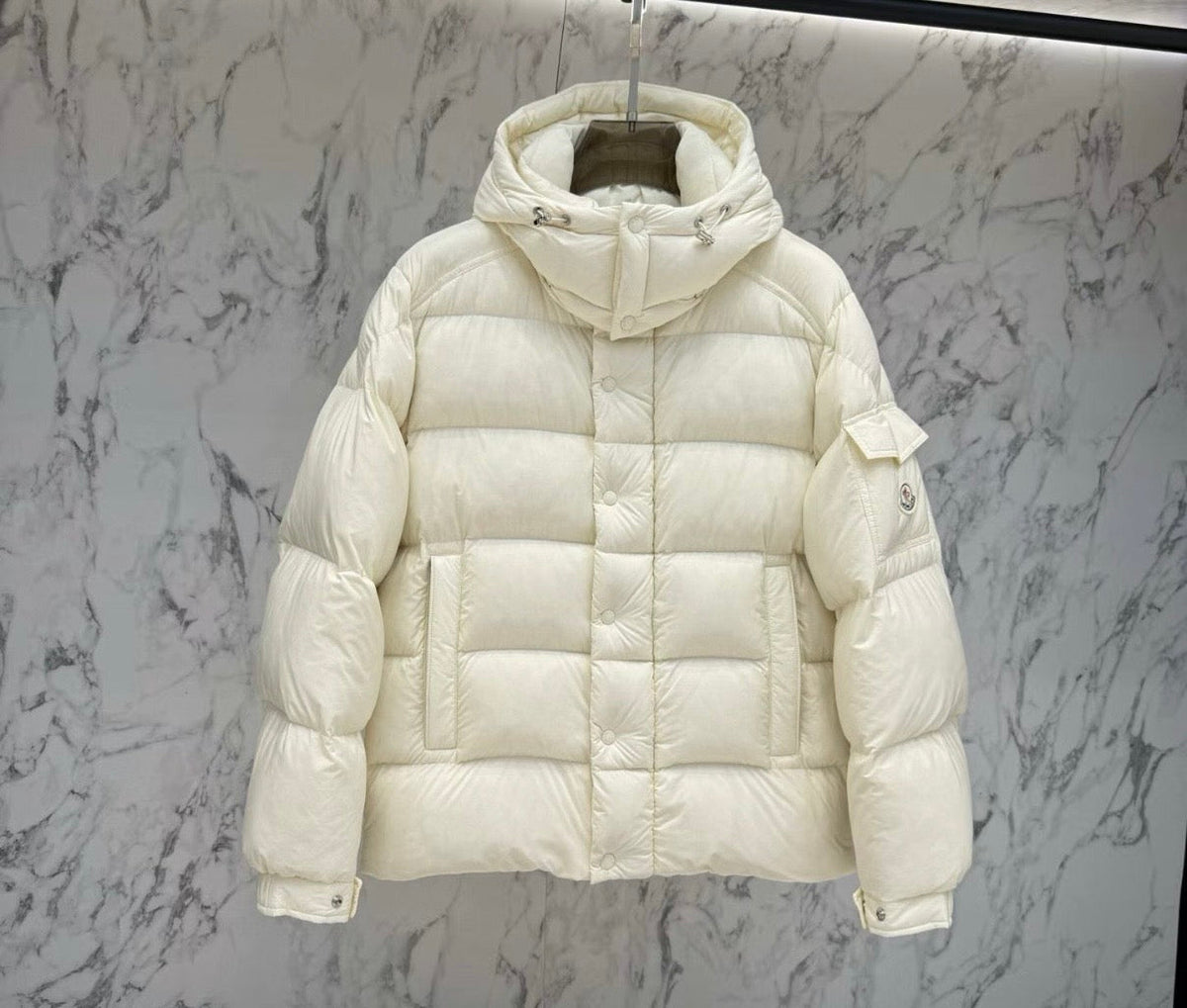 MONCLER — Doudoune à capuche amovible, nylon mat, Blanc cassé