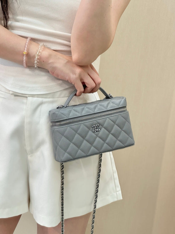 CHANEL Mini Classic Flap Bag – Cuir Matelassé Gris Perle