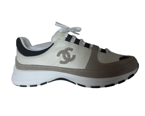 CHANEL — Sneakers CC Blanc, Taupe & Noir