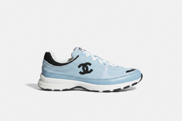 CHANEL — Sneakers CC Bleu Ciel & Noir
