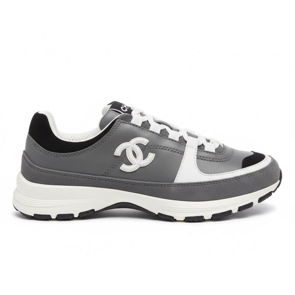 CHANEL — Sneakers CC Gris, Blanc & Noir