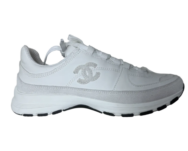 CHANEL — Sneakers CC Cuir Blanc & Suède