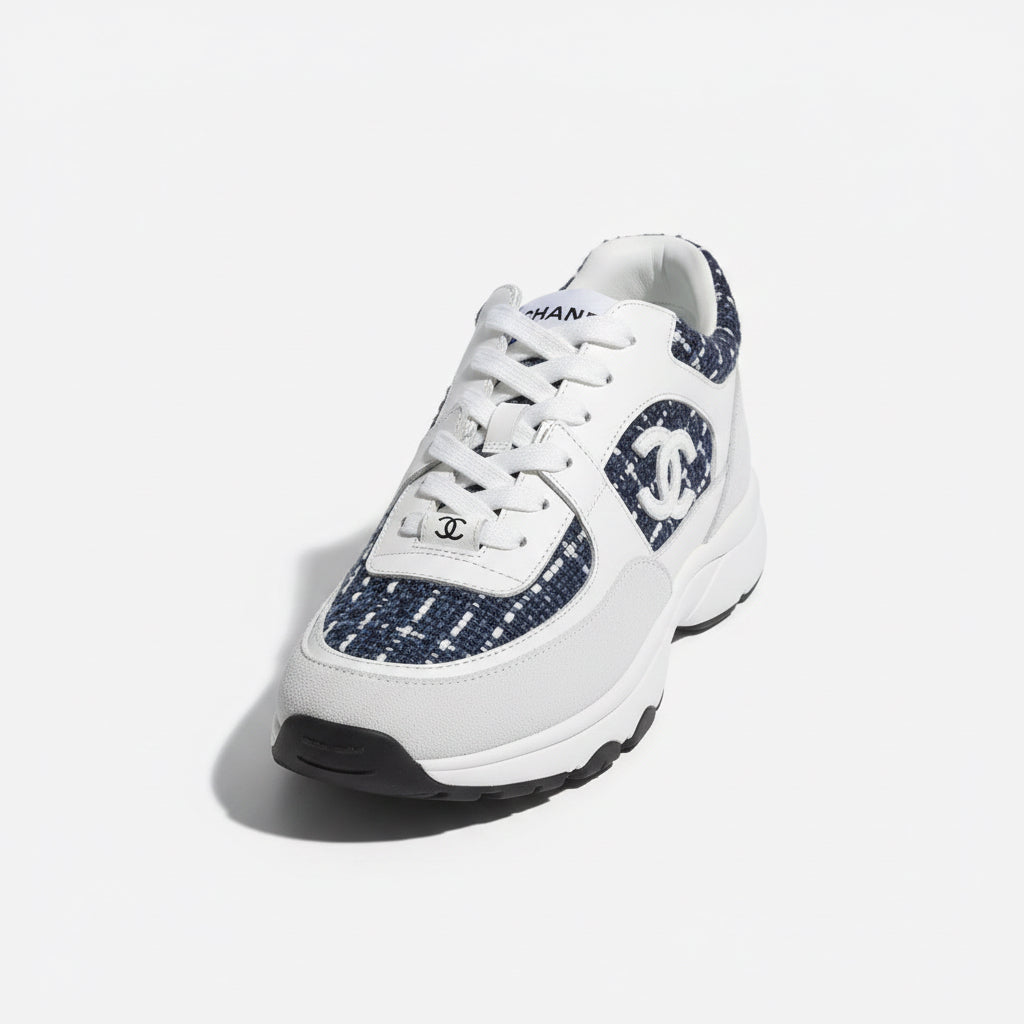 CHANEL — Sneakers CC Tweed Bleu Marine & Blanc